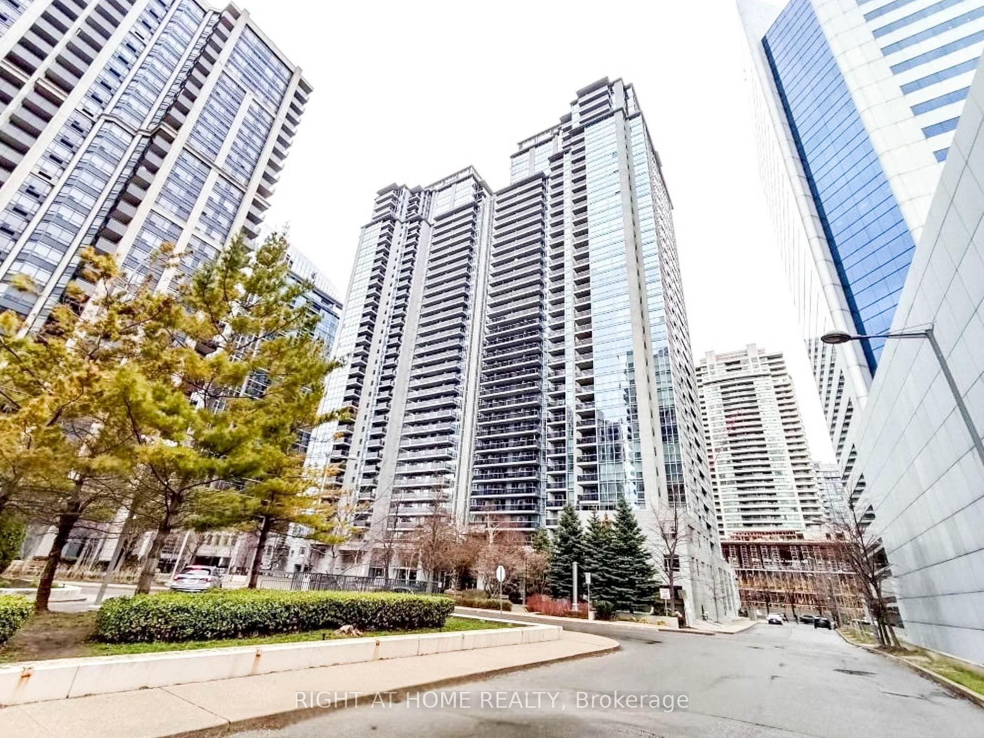 4978 Yonge Street Unit 1903 photo 16