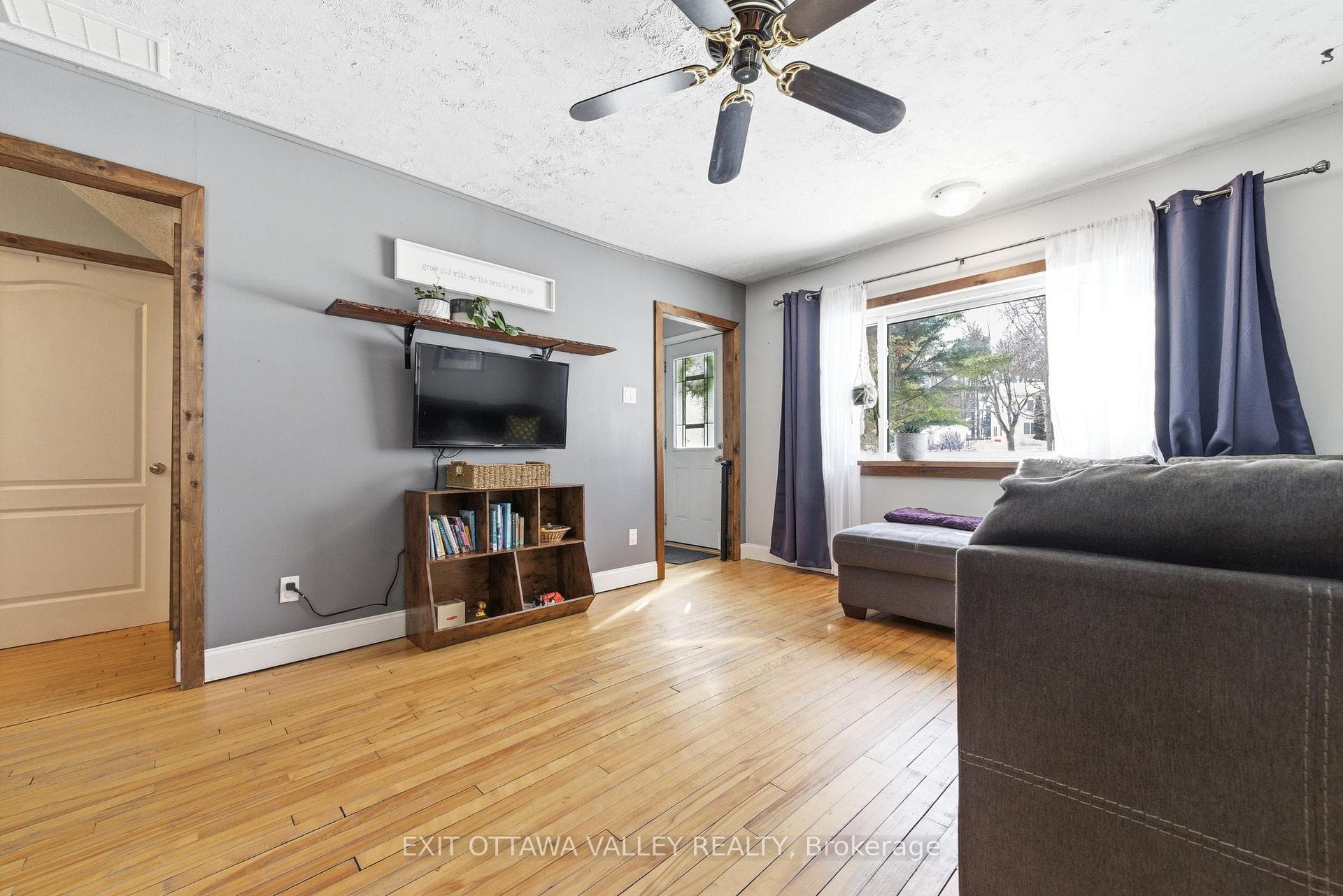 13 Spruce Crescent photo 6