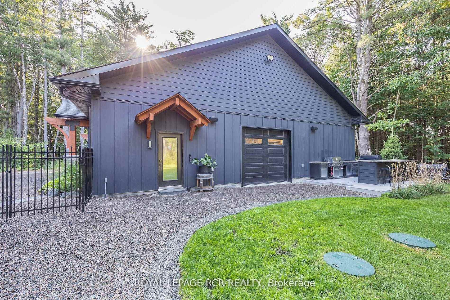 1031 Xavier Street photo 37