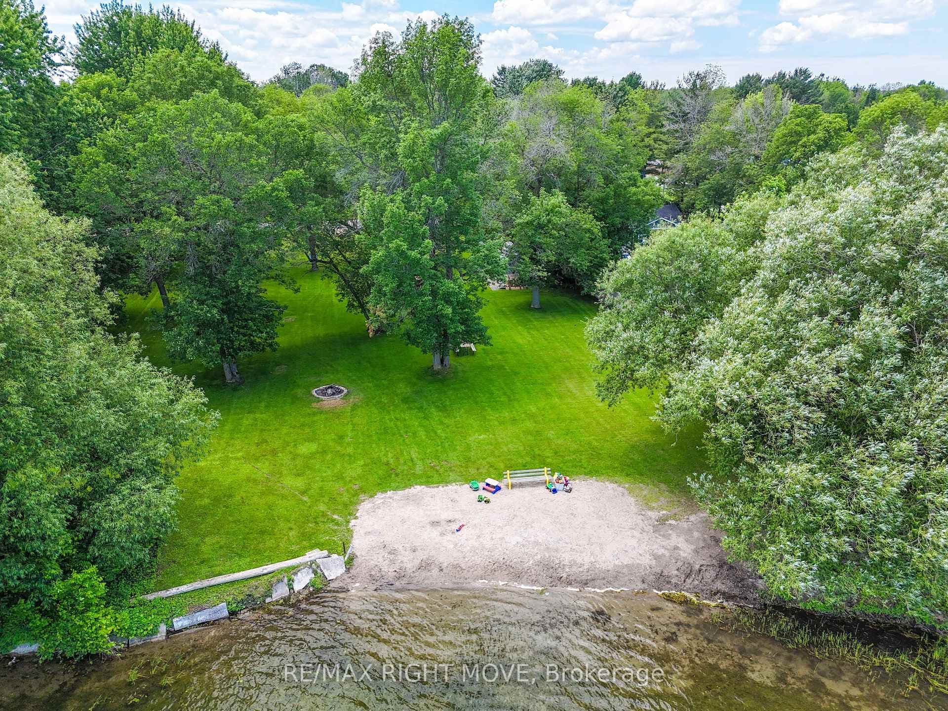 2624 Westshore Crescent photo 33