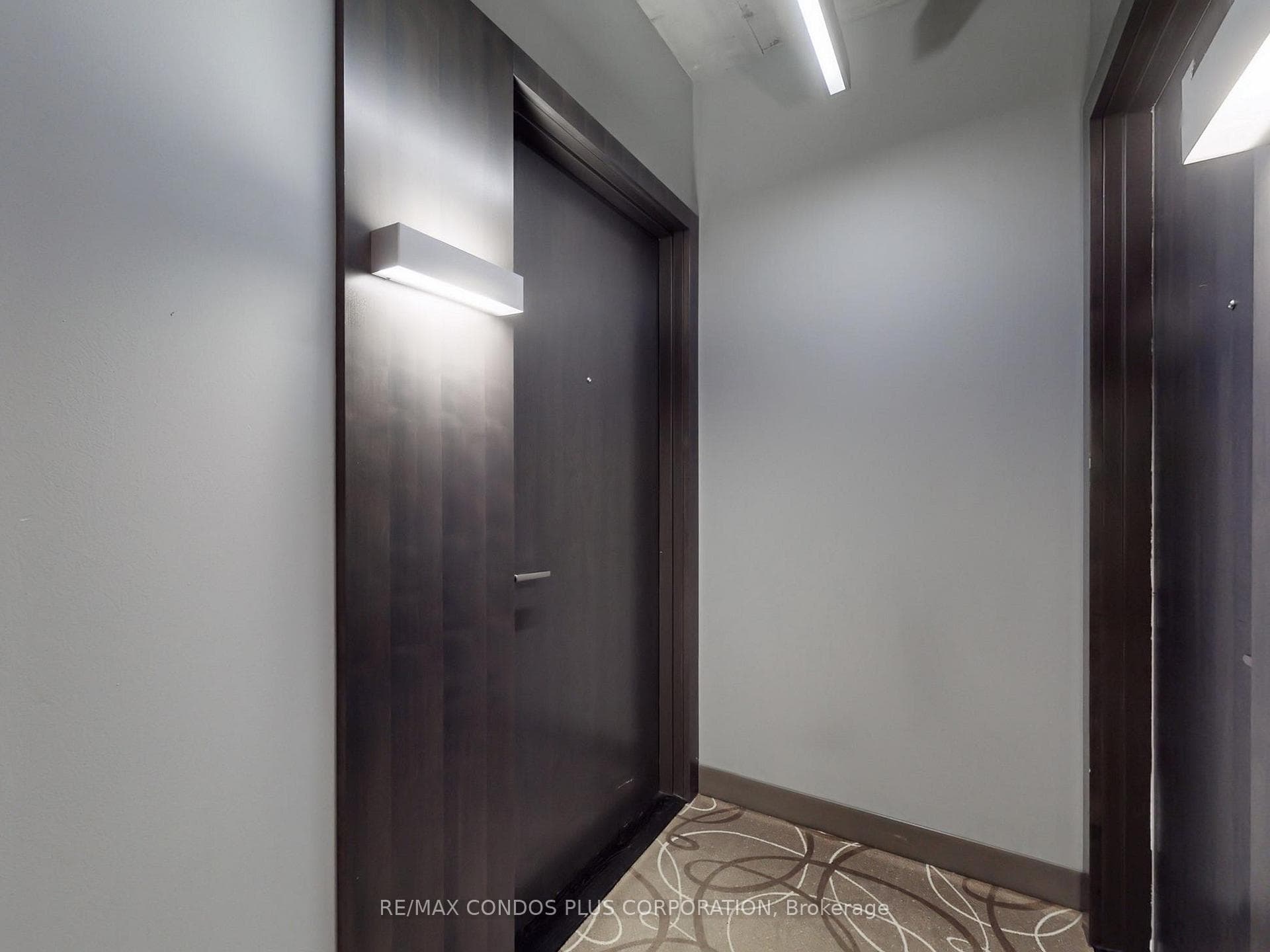 Suite Door