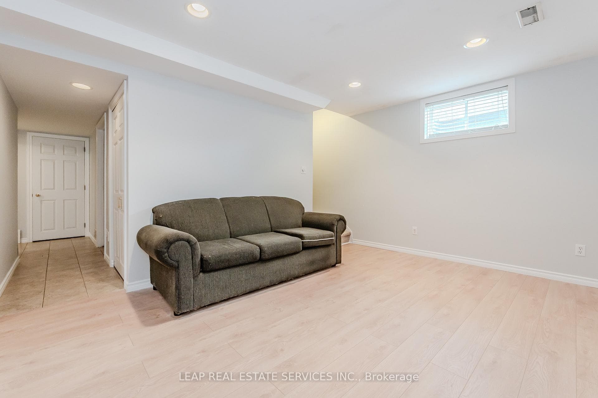 225 Thornbird Place photo 27