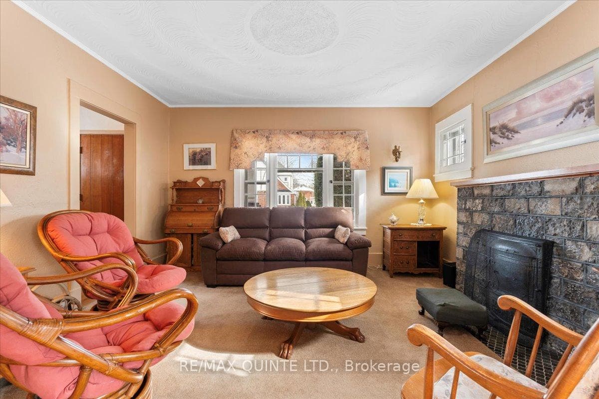216 Foster Avenue photo 11
