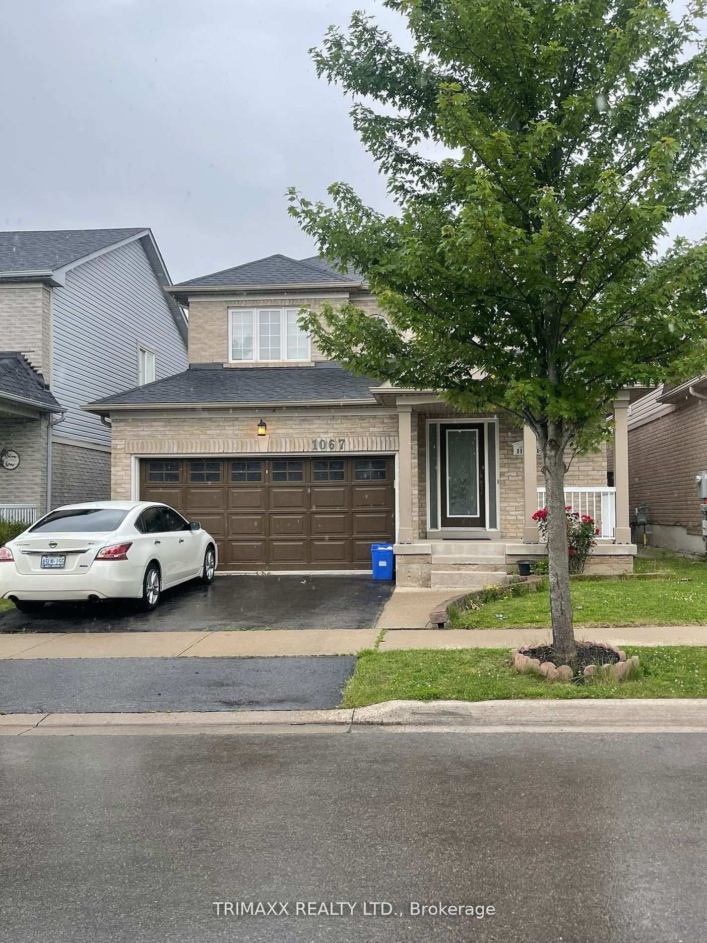 1067 Easterbrook Crescent photo 2