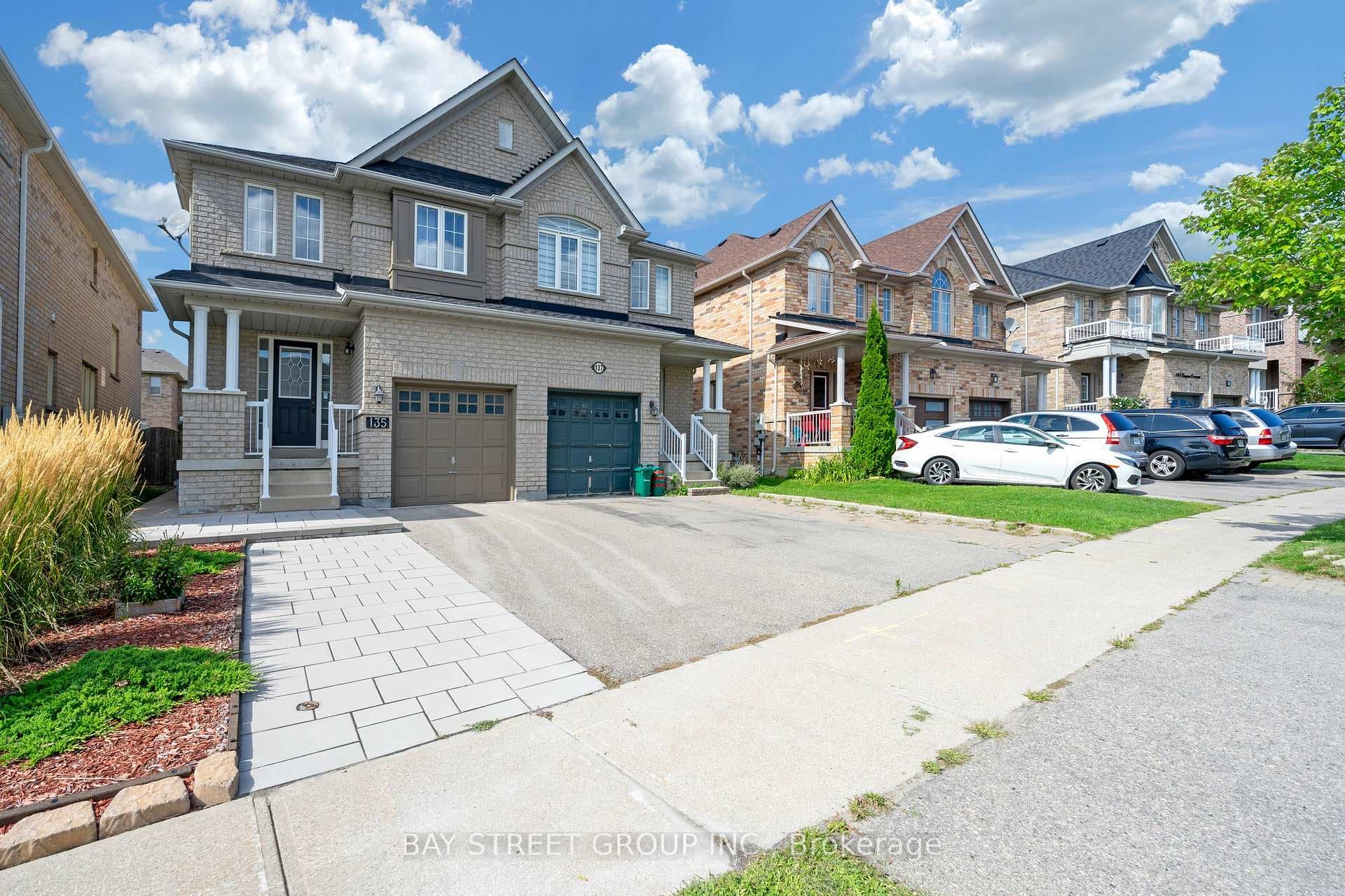 135 Chayna Crescent photo 2
