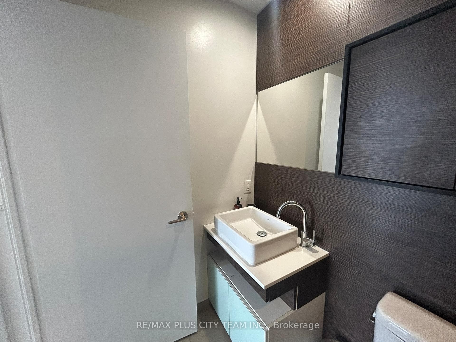 75 St Nicholas Street Unit 2607 photo 15