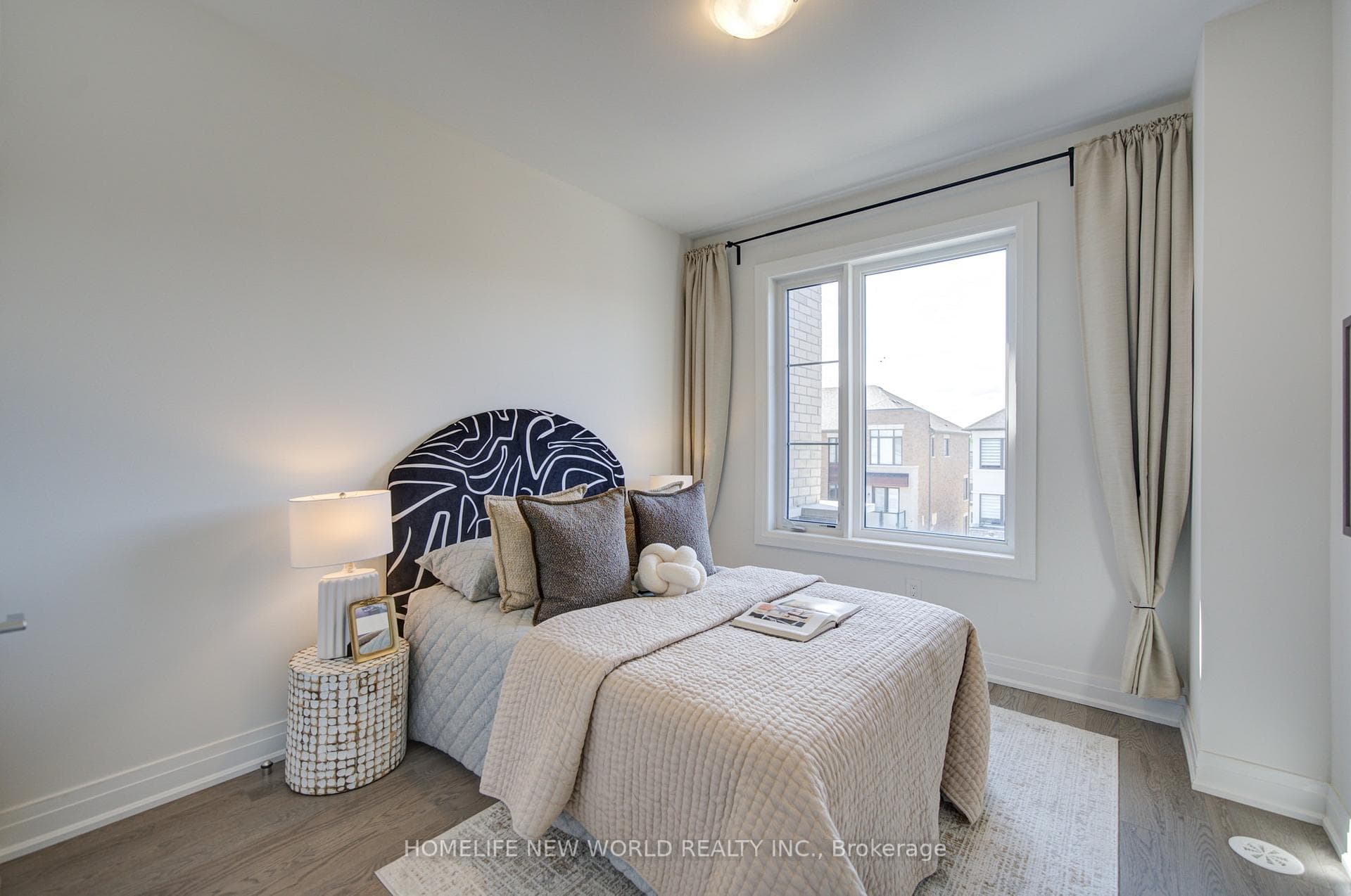 216 Vermont Avenue photo 33
