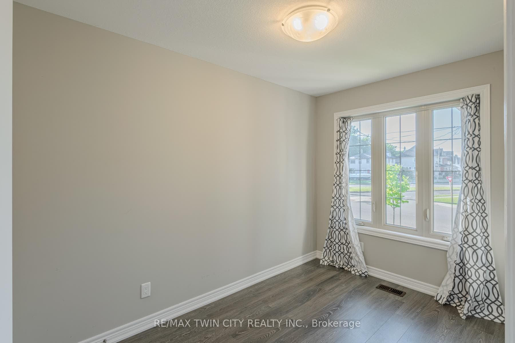 81 Windham Street photo 4