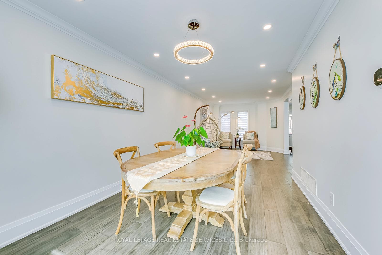 1097 Grandeur Crescent photo 8