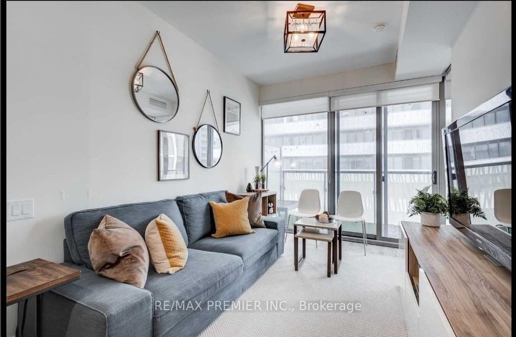 50 CHARLES Street Unit 607 photo 8