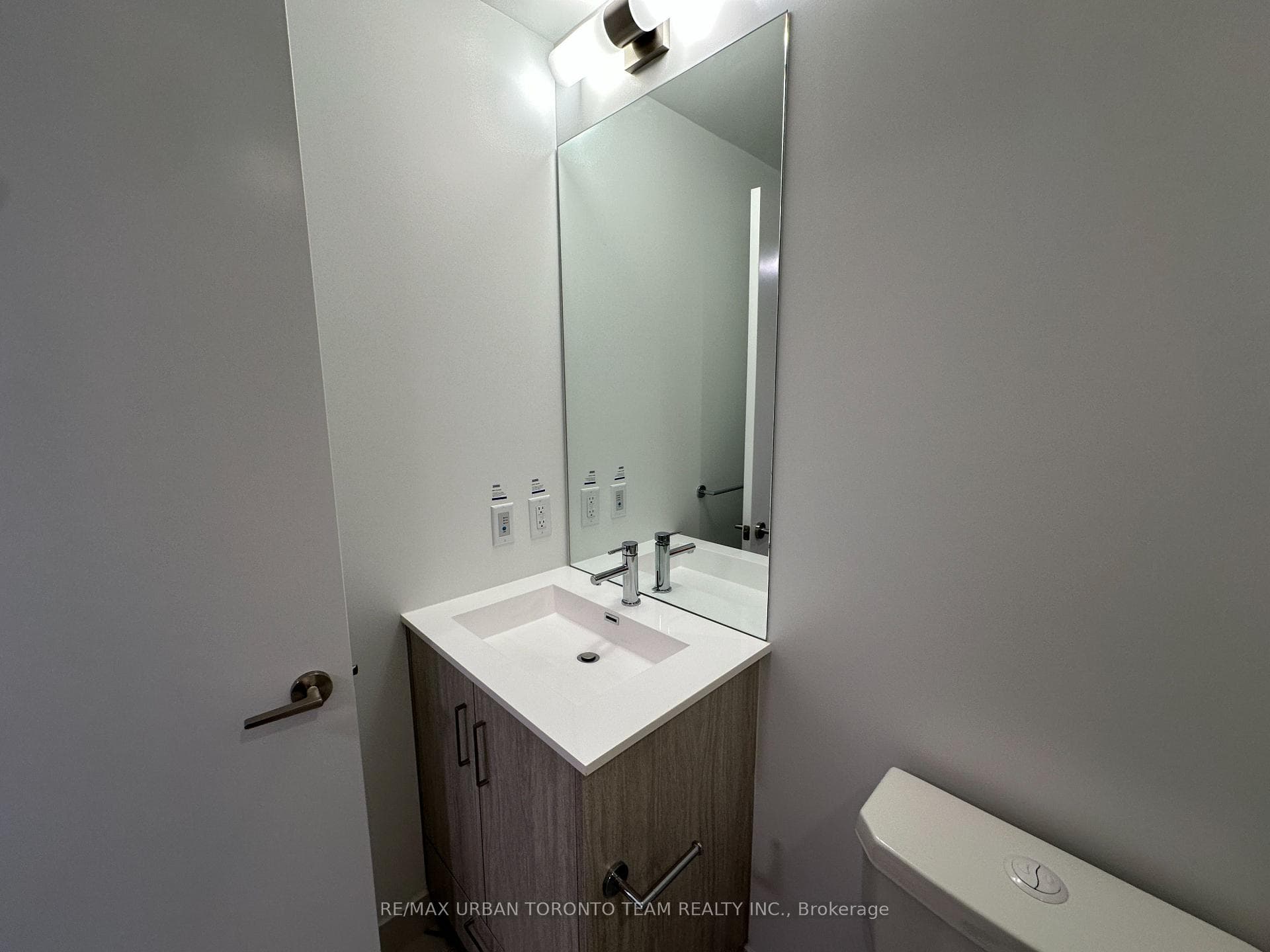 180 Front Street Unit 2811 photo 9