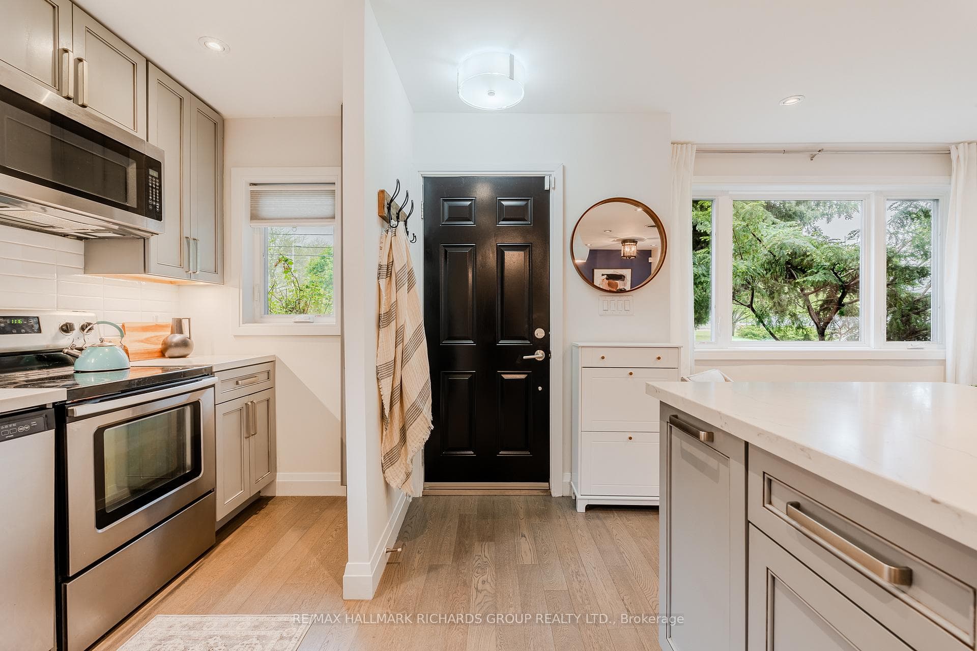 90 Birchmount Road photo 2