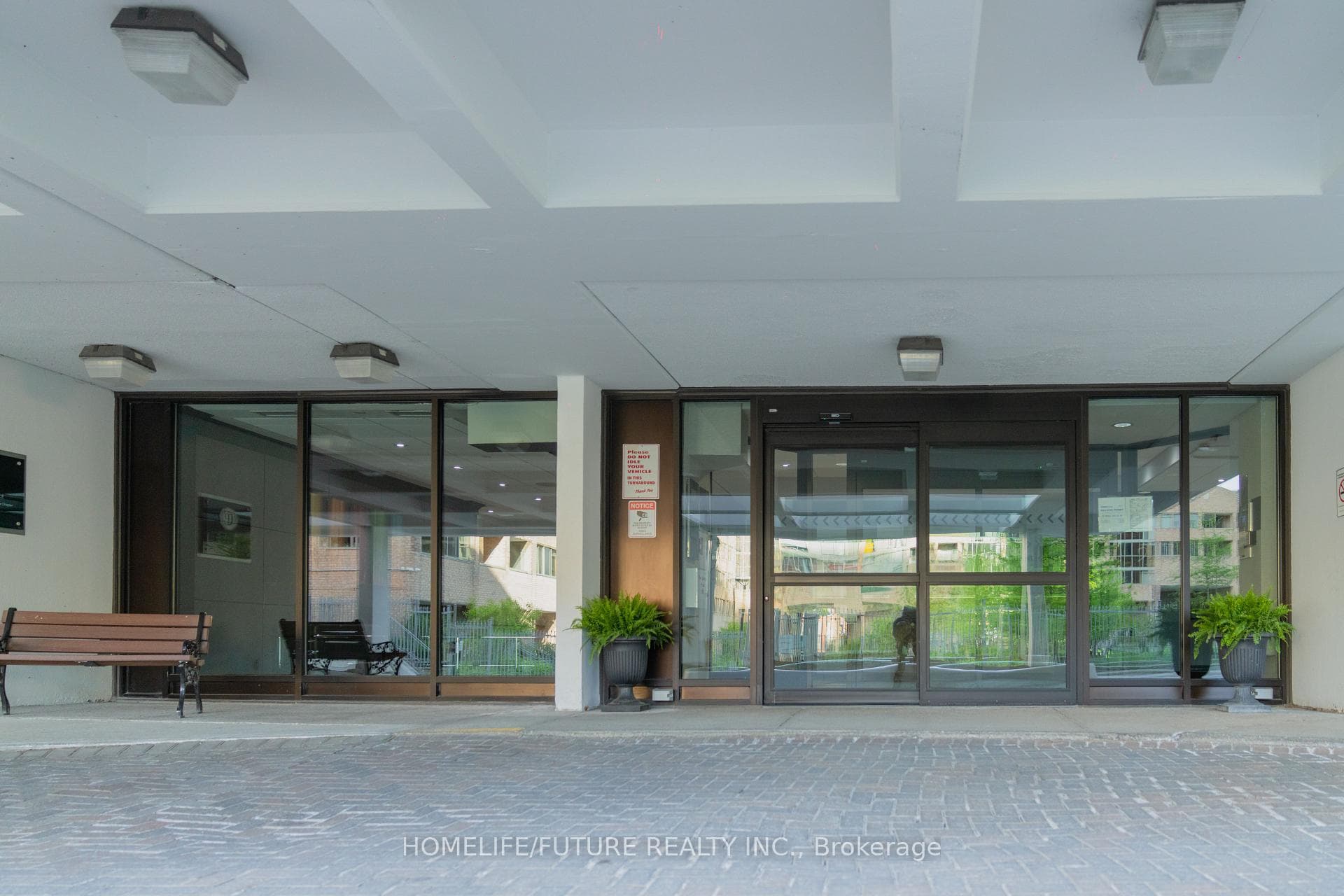 77 Maitland Place Unit 1004 photo 3