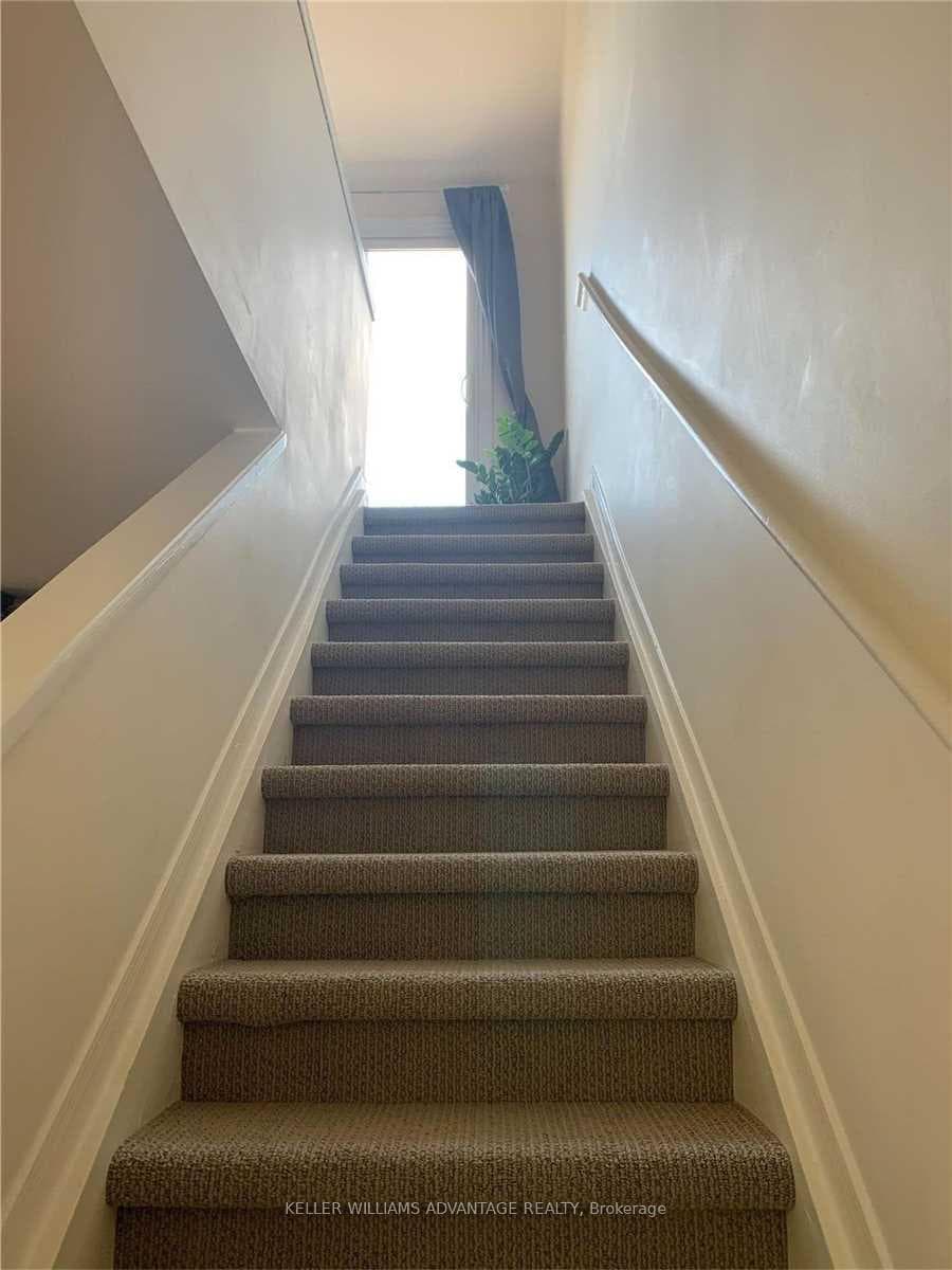 419 Pape Avenue Unit Upper photo 6
