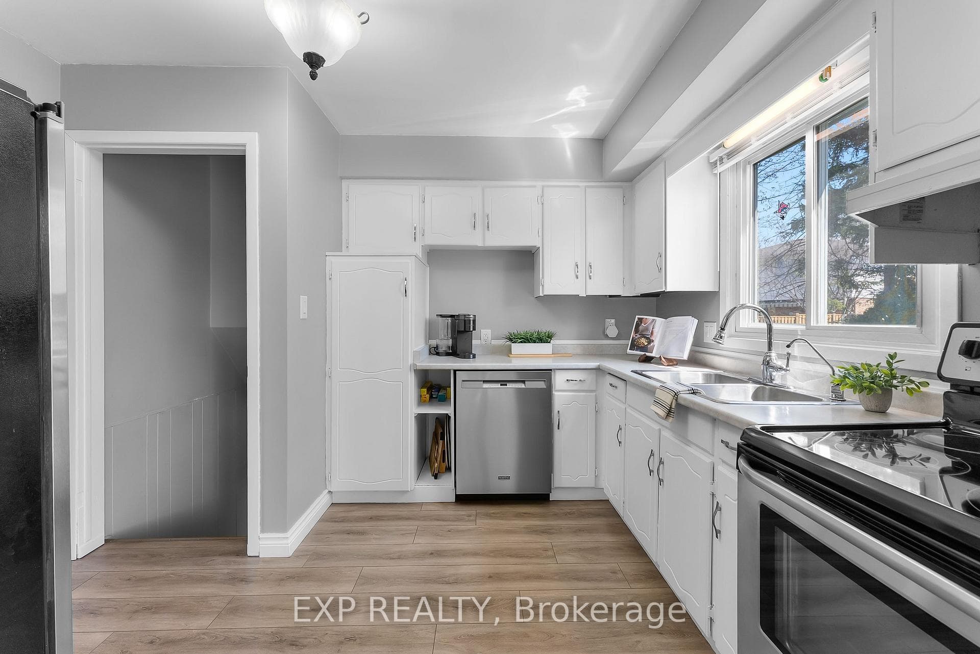 18 Fitzroy Lane photo 13