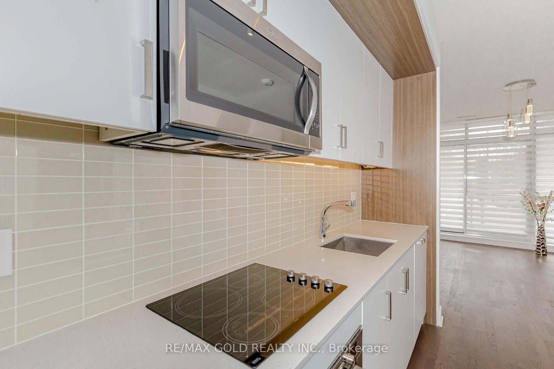 1575 Lakeshore Road Unit 103 photo 18