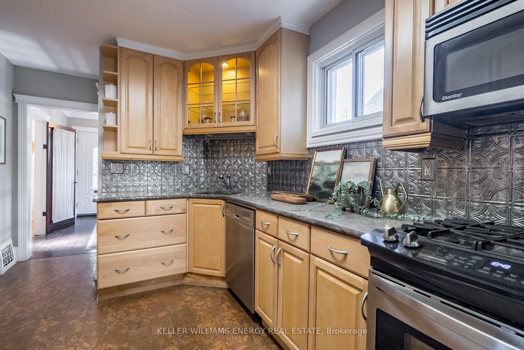 608 Somerville Avenue photo 16