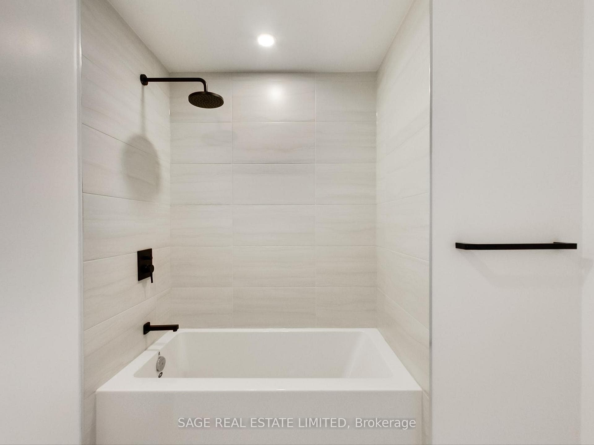 285 Dufferin Street Unit 1401 photo 16