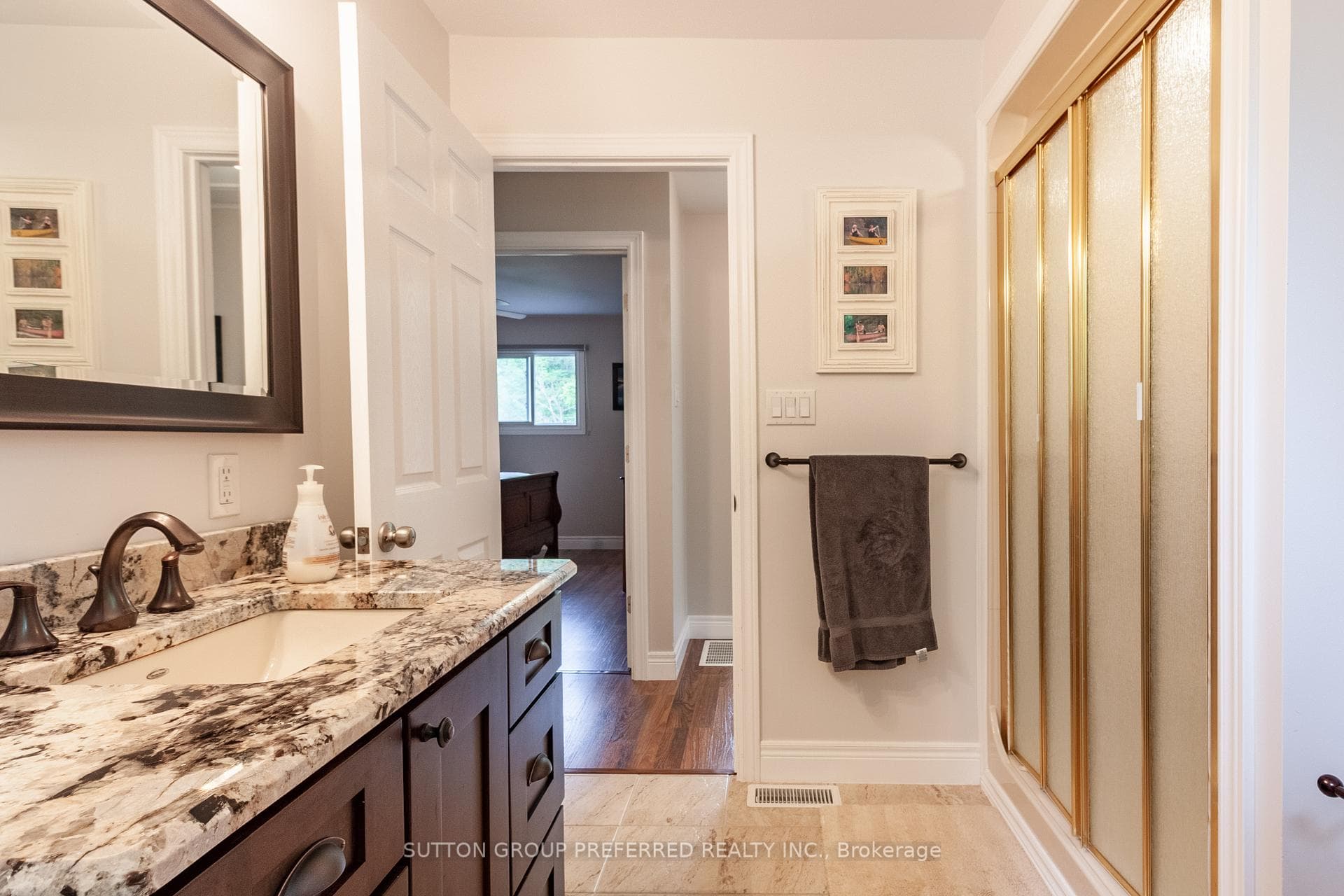 3270 Colin Street photo 24