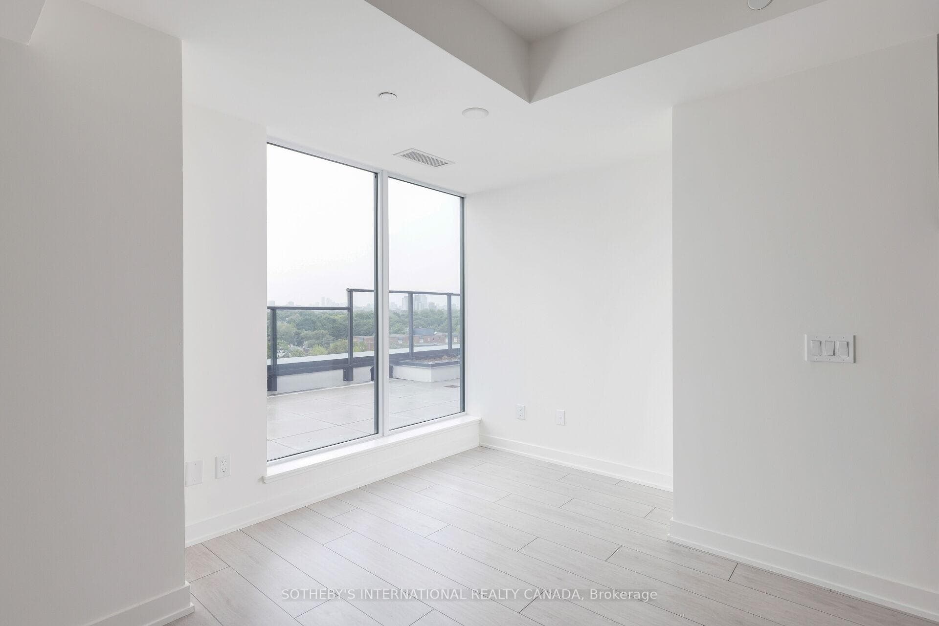 5 Lakeview Avenue Unit 708 photo 3
