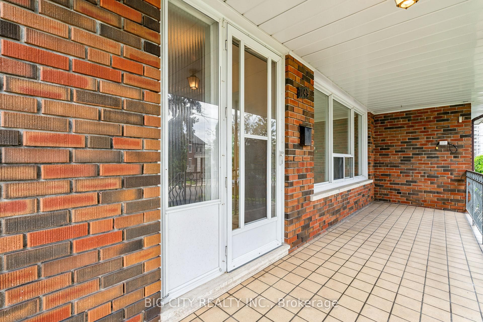 1149 Glengrove Avenue photo 5