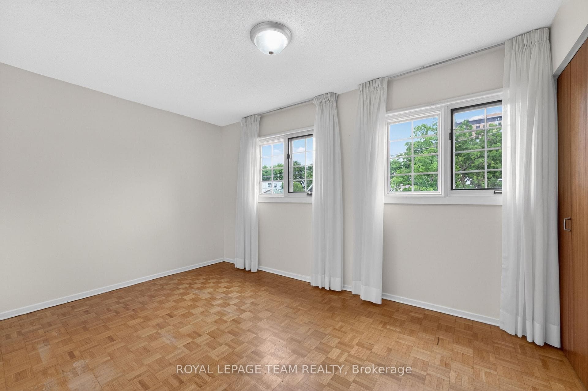 274 Breezehill Avenue photo 22