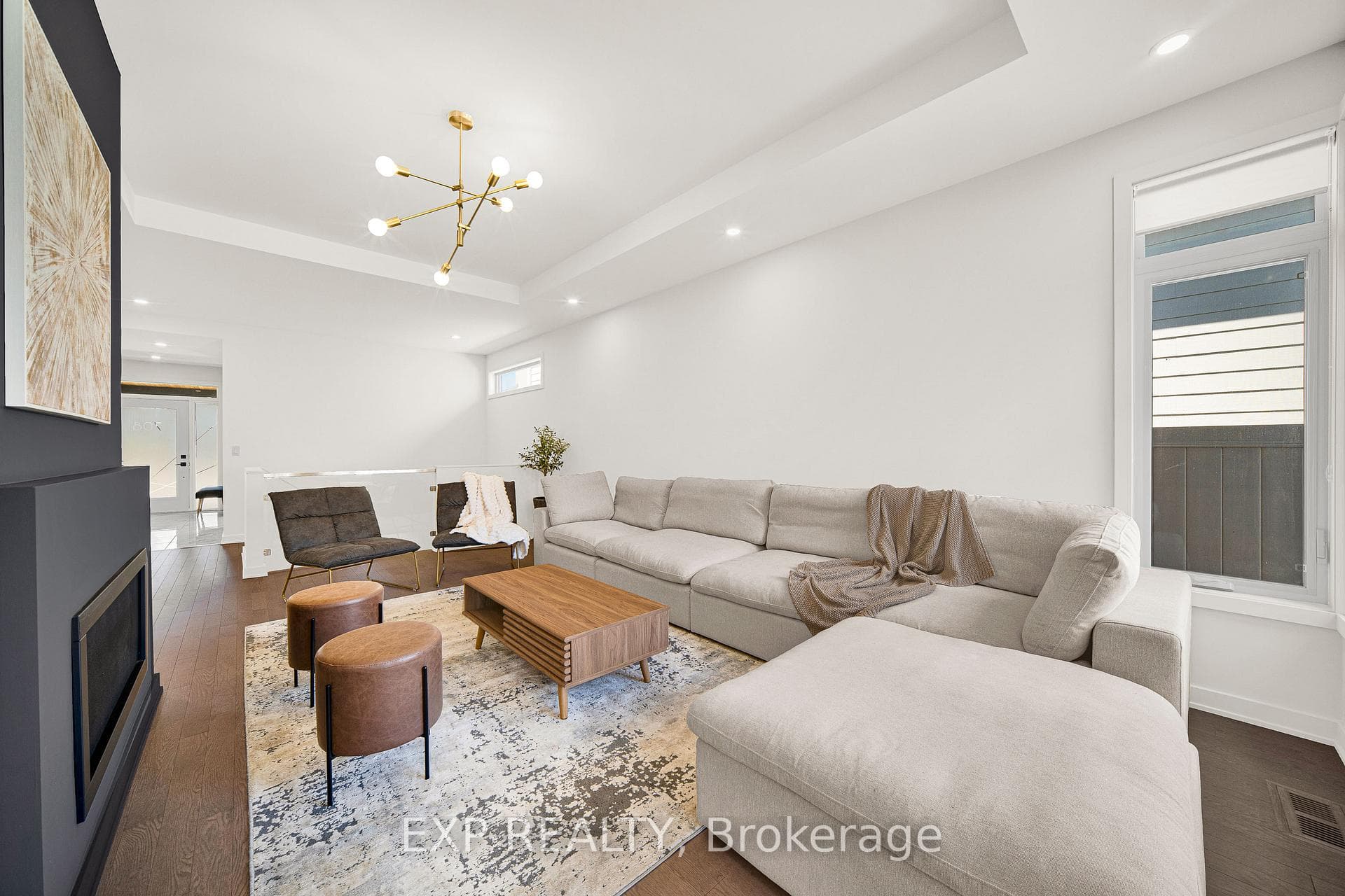 708 Wooler Place photo 3