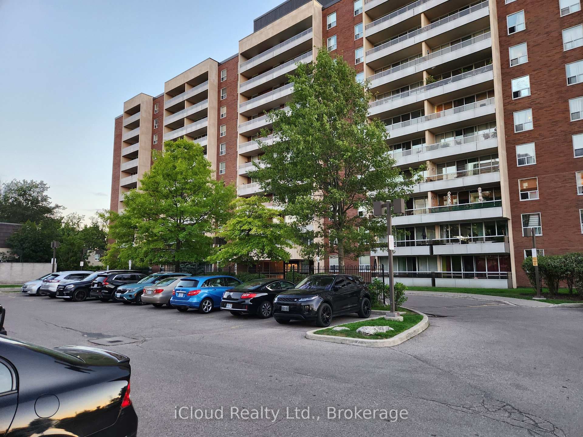 25 Four Winds Drive Unit 609 photo 5