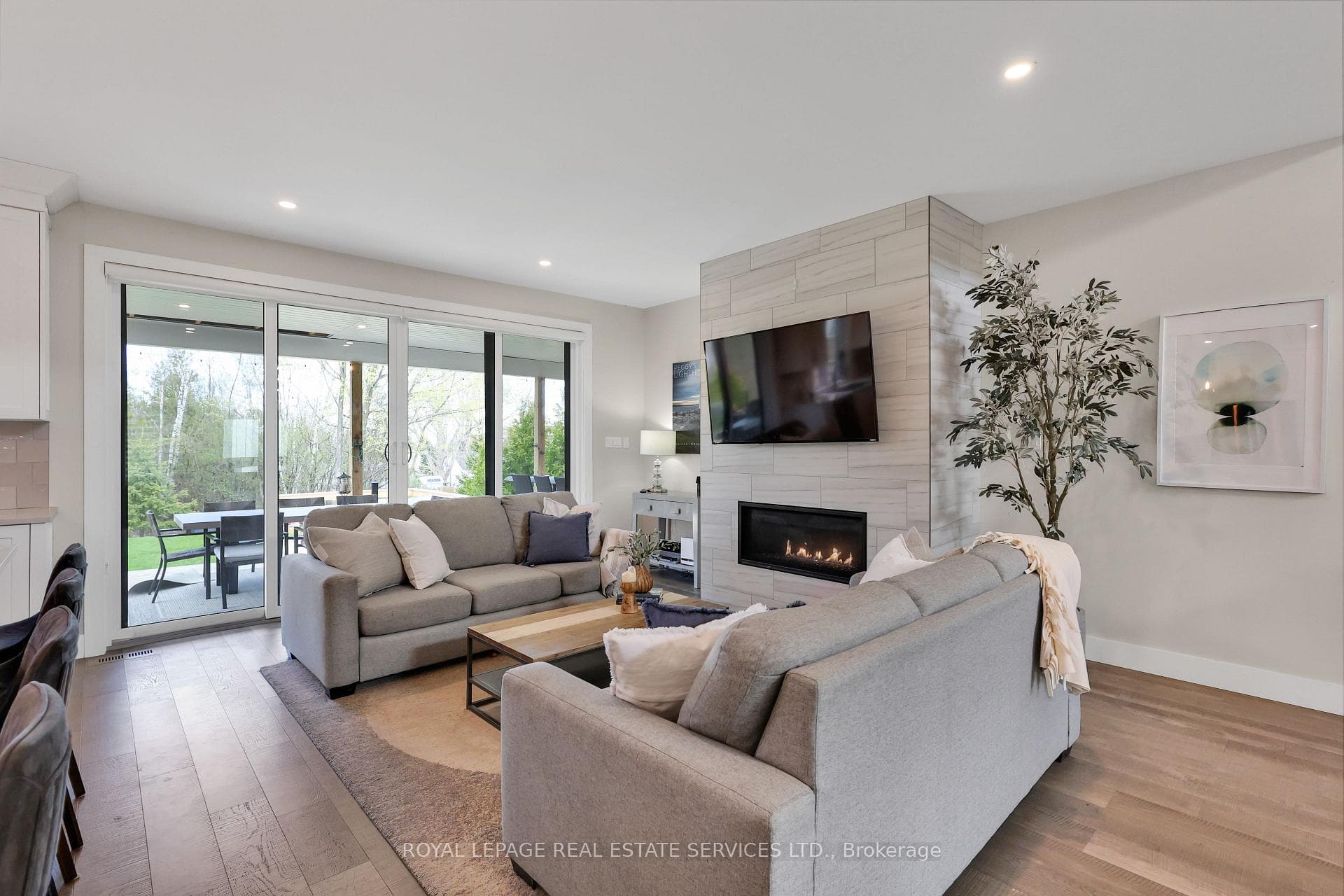131 Glenlake Boulevard photo 17