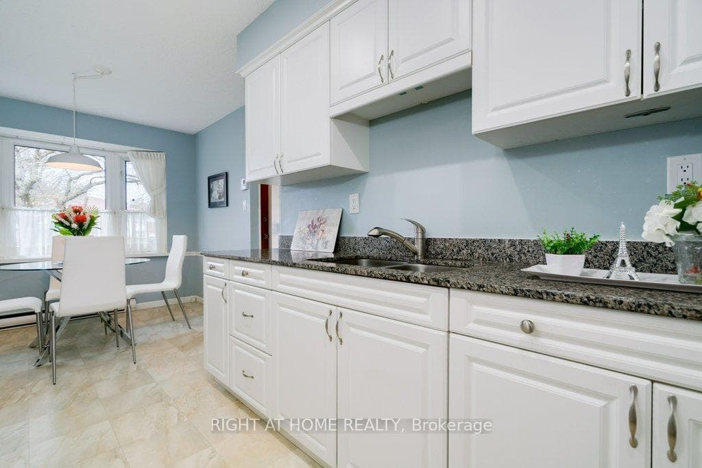100 Heatherside Drive photo 6