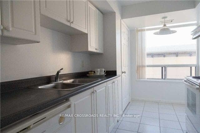 153 Beecroft Road Unit 605 photo 3