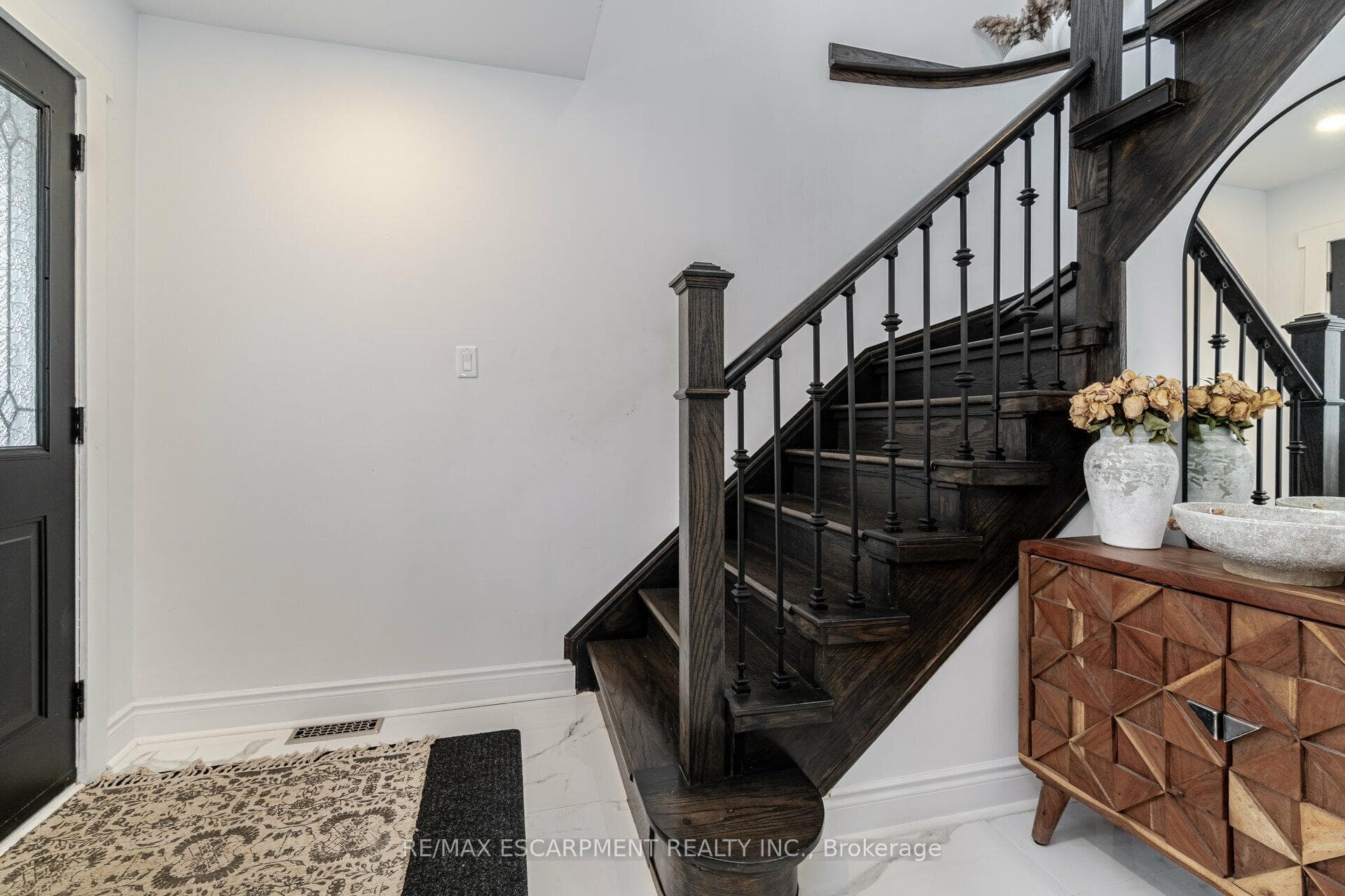 77 Lownie Court photo 16