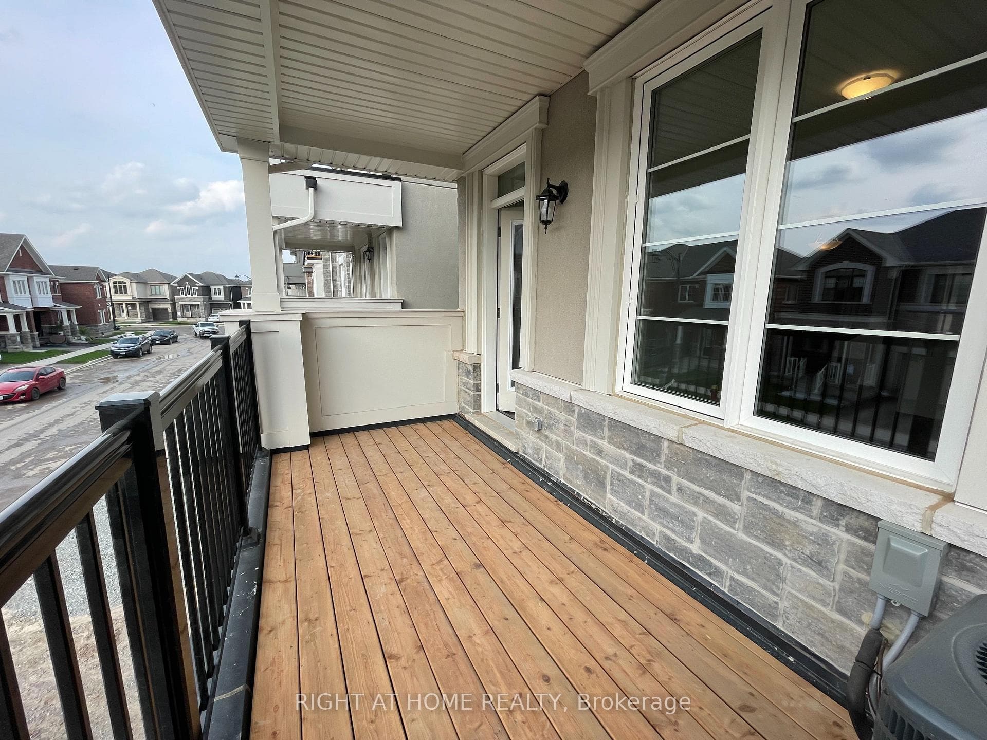 1575 Moira Crescent photo 13