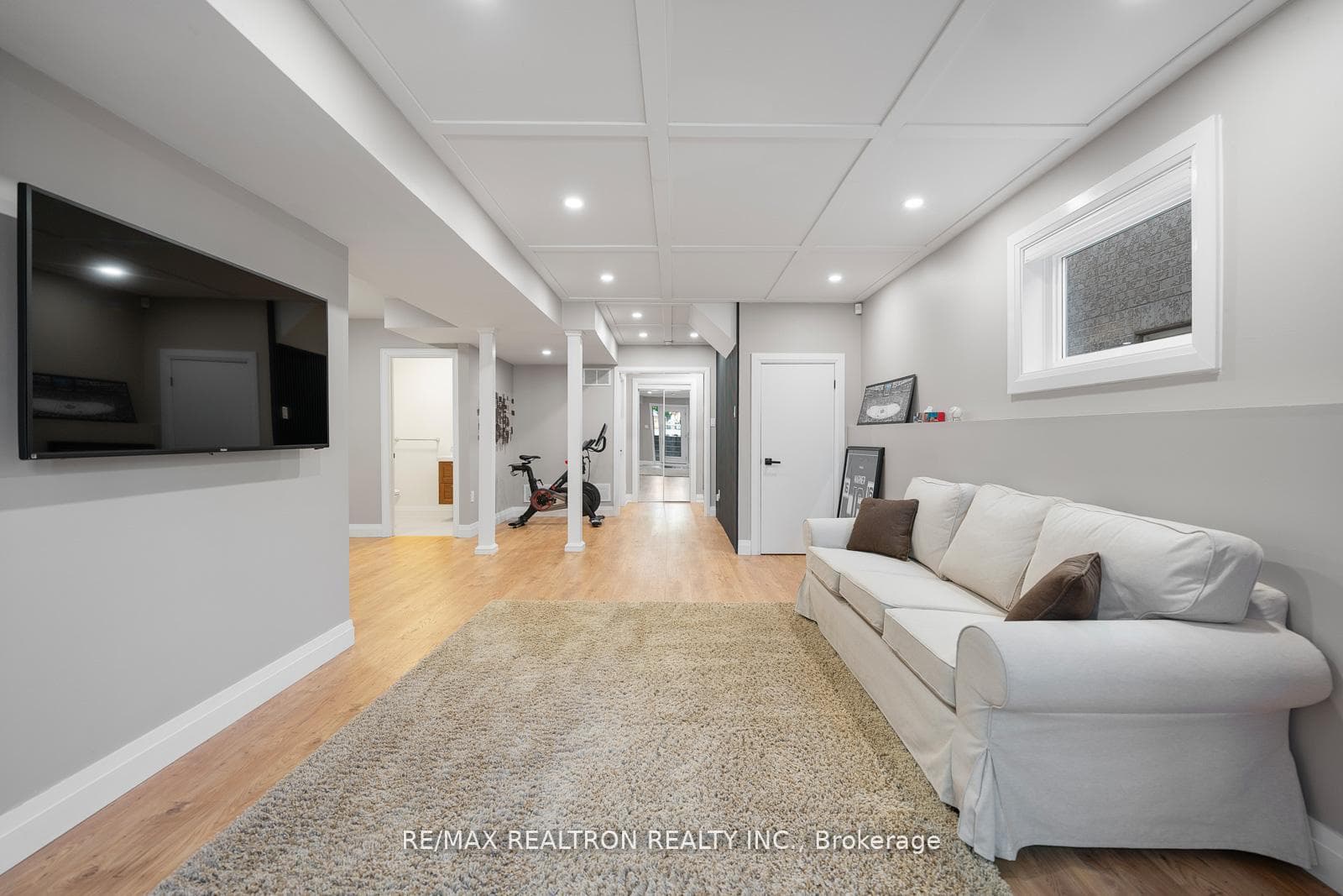 24 Model Avenue photo 36