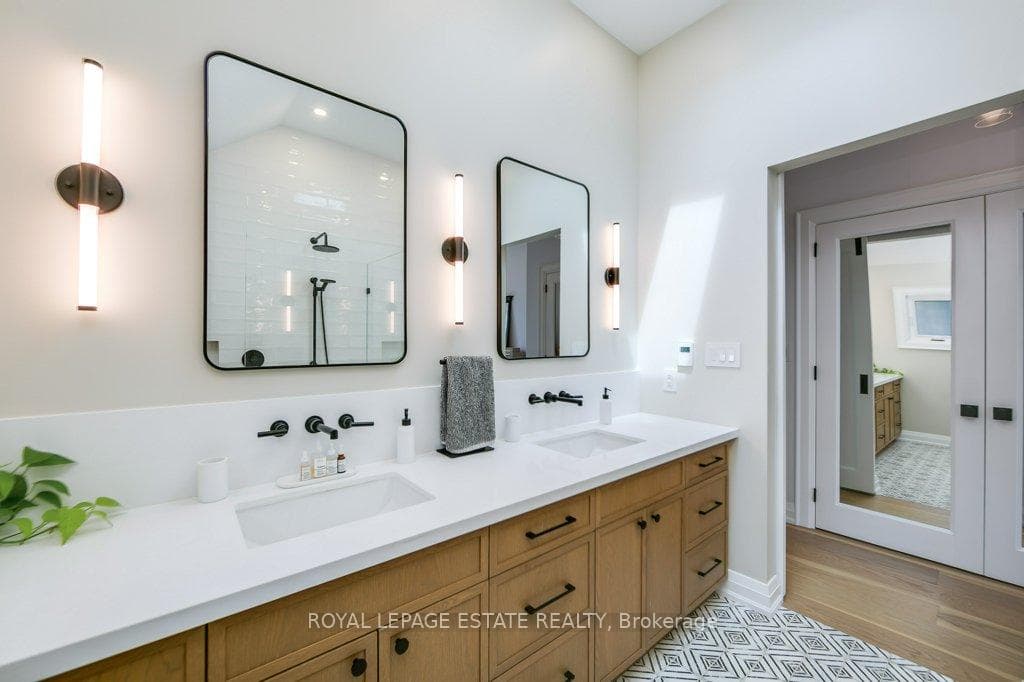 25 Herbert Avenue photo 25