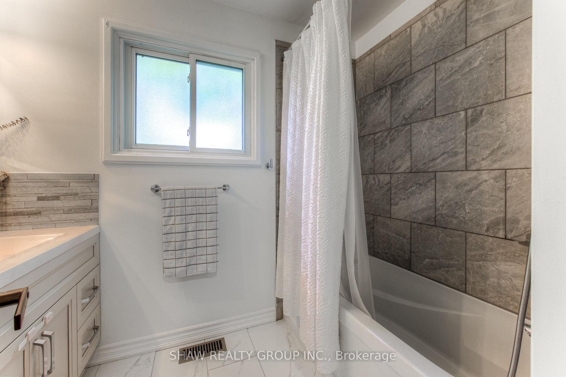 95 Silver Street photo 24