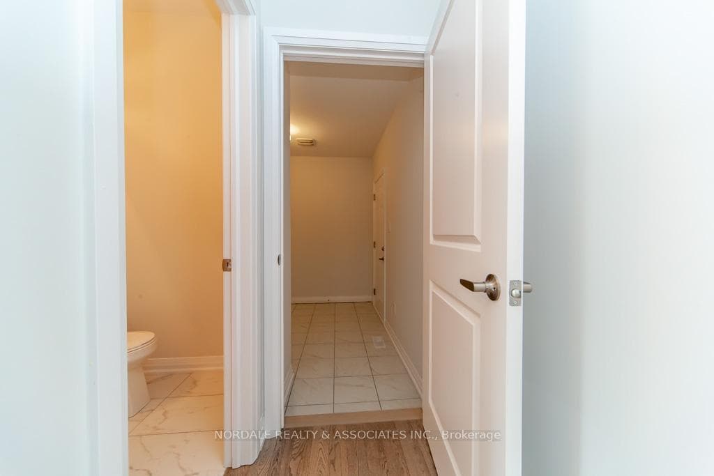 1433 STOVELL Crescent photo 9