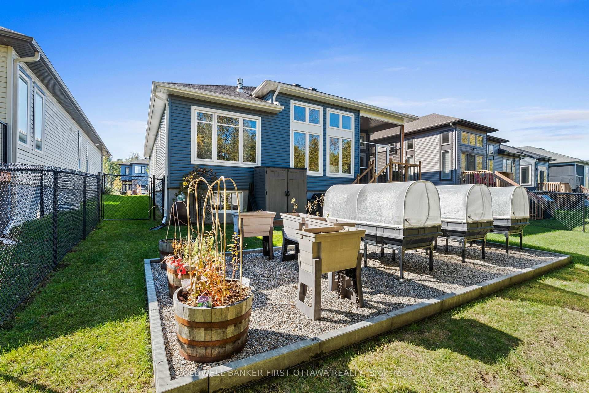 214 BLACKHORSE Drive photo 38