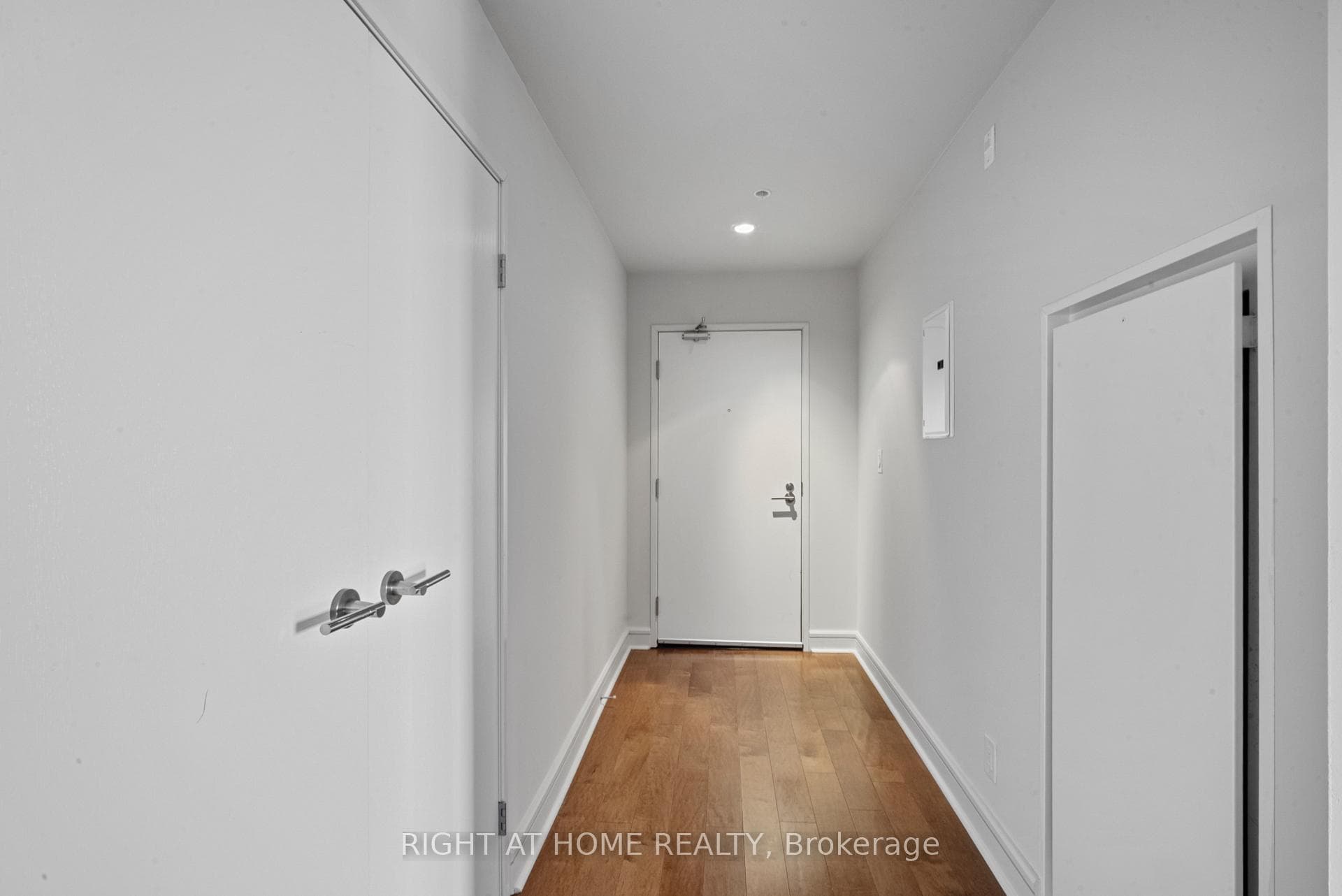 555 Anand Private Unit 802 photo 4