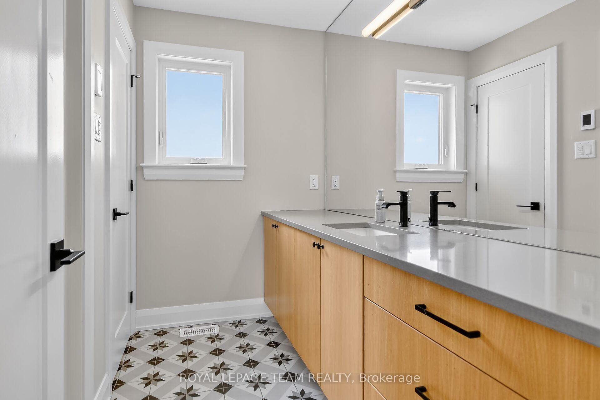 212 Kaswit Drive photo 32