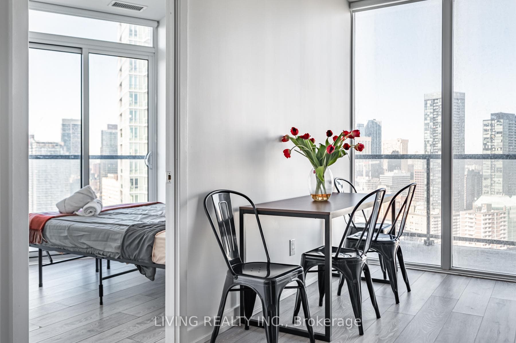 159 Wellesley Street Unit 2509 photo 4