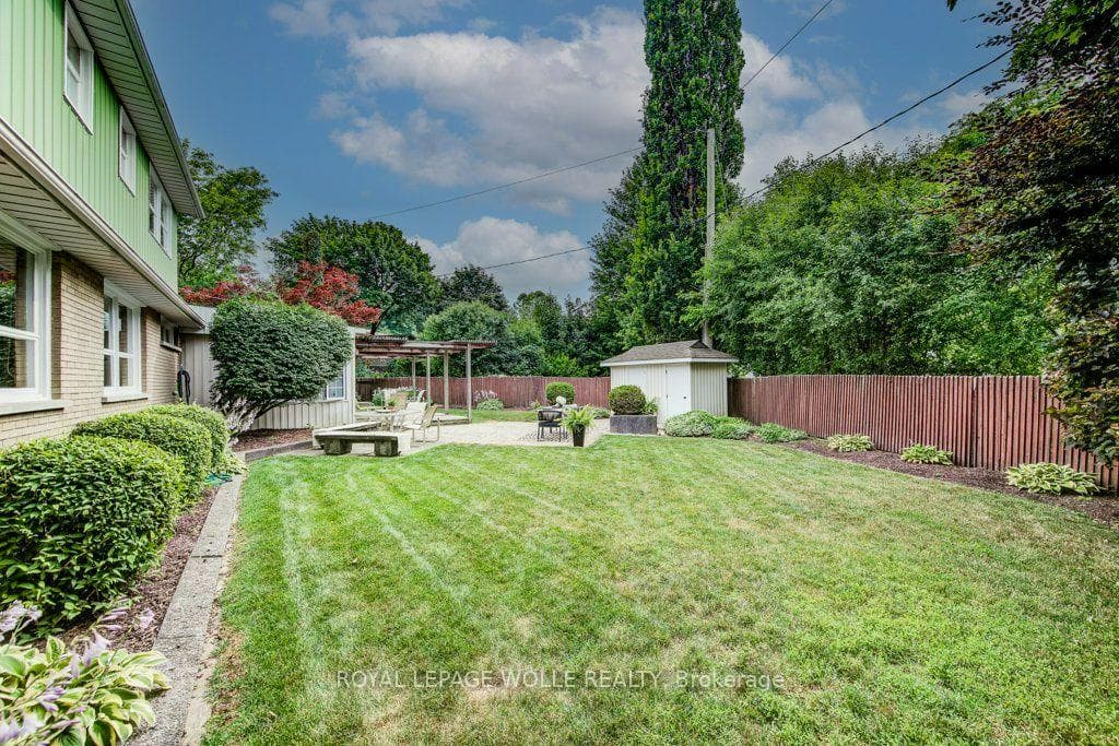 97 Somerset Crescent photo 36