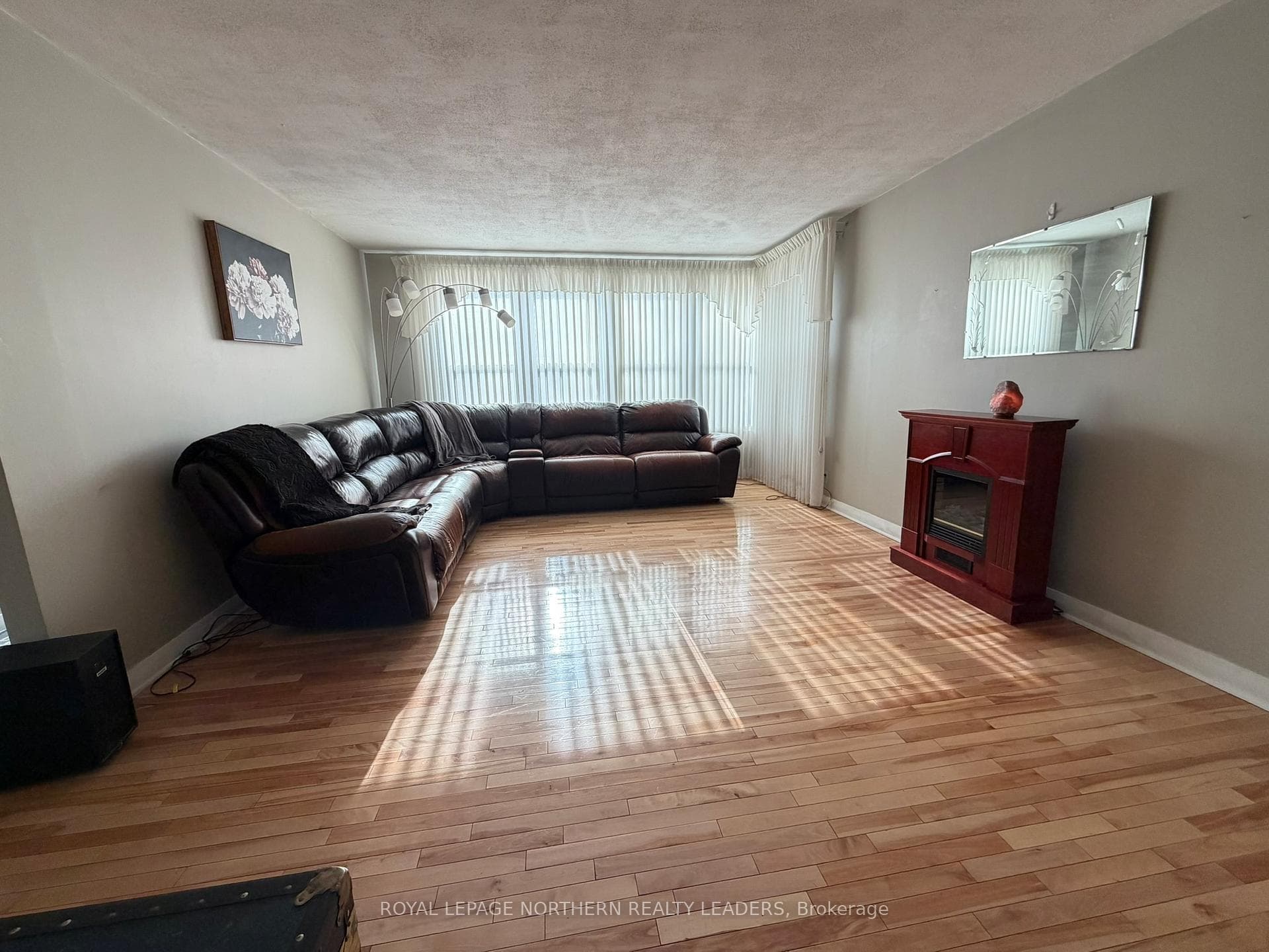 424 Maple Street photo 9