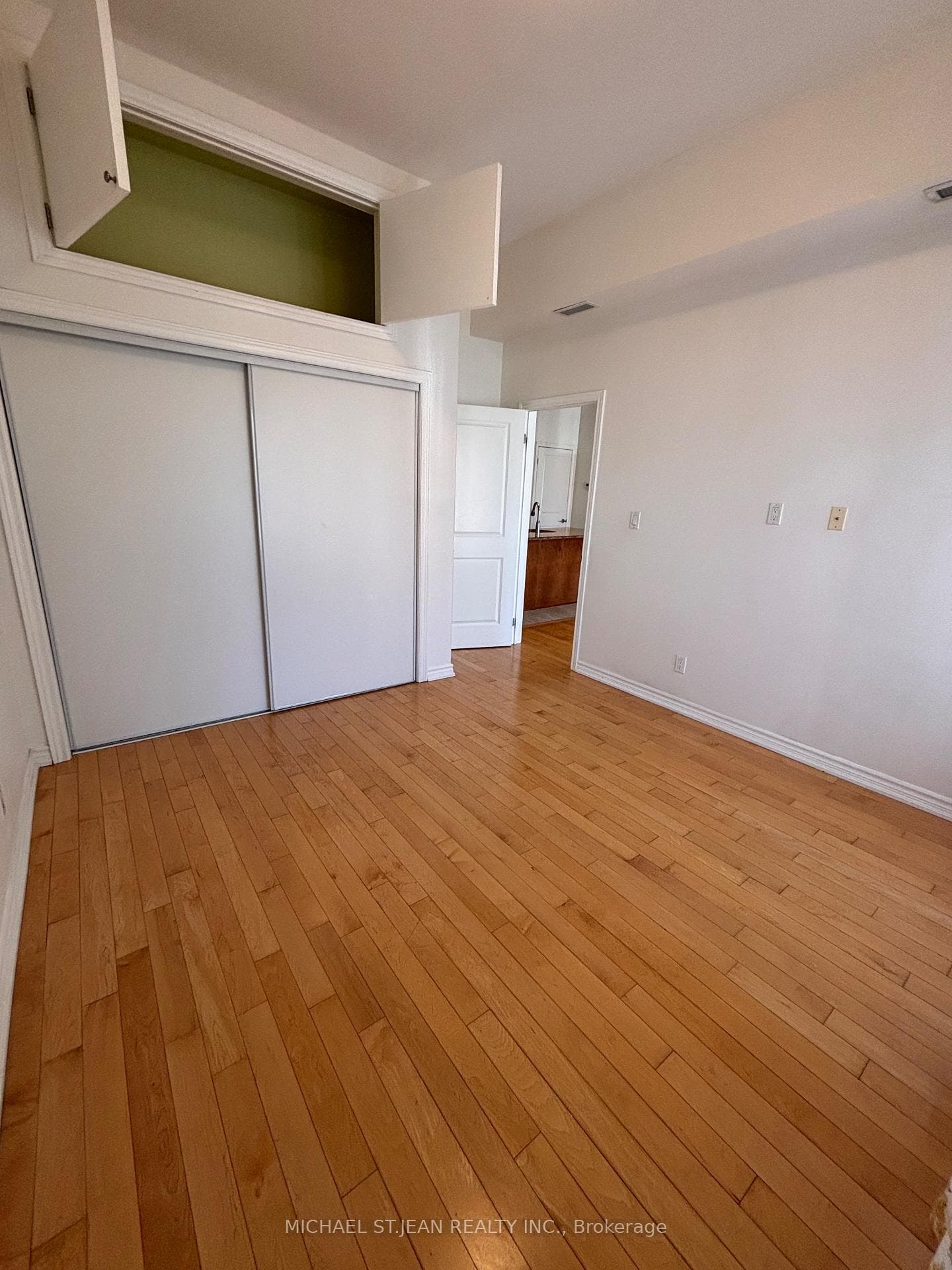 130 Wellington Street Unit 201 photo 13