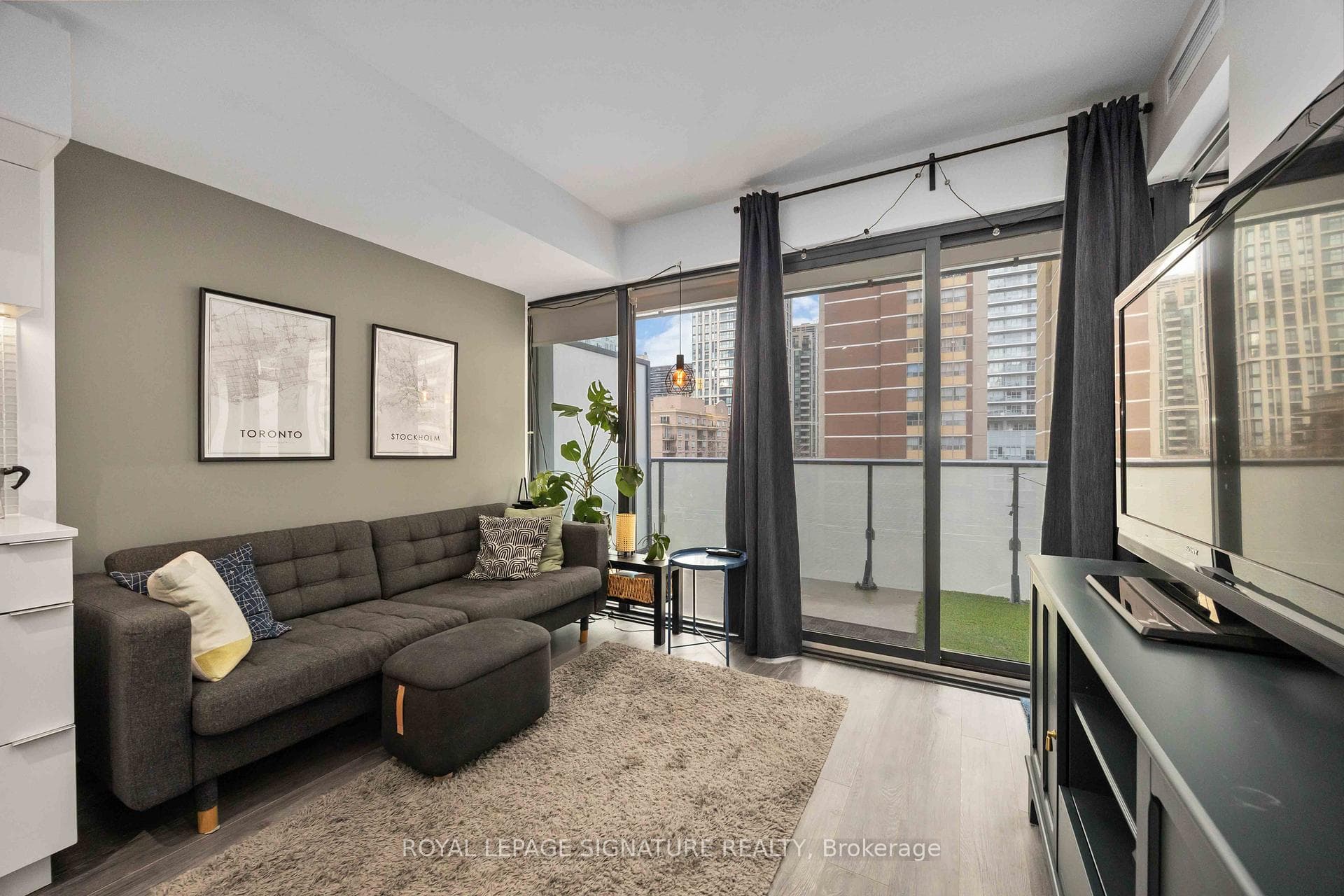 185 Roehampton Avenue Unit 407 photo 5