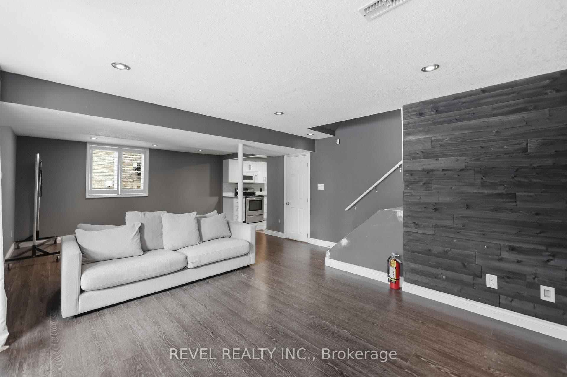 44 Springwood Drive photo 32