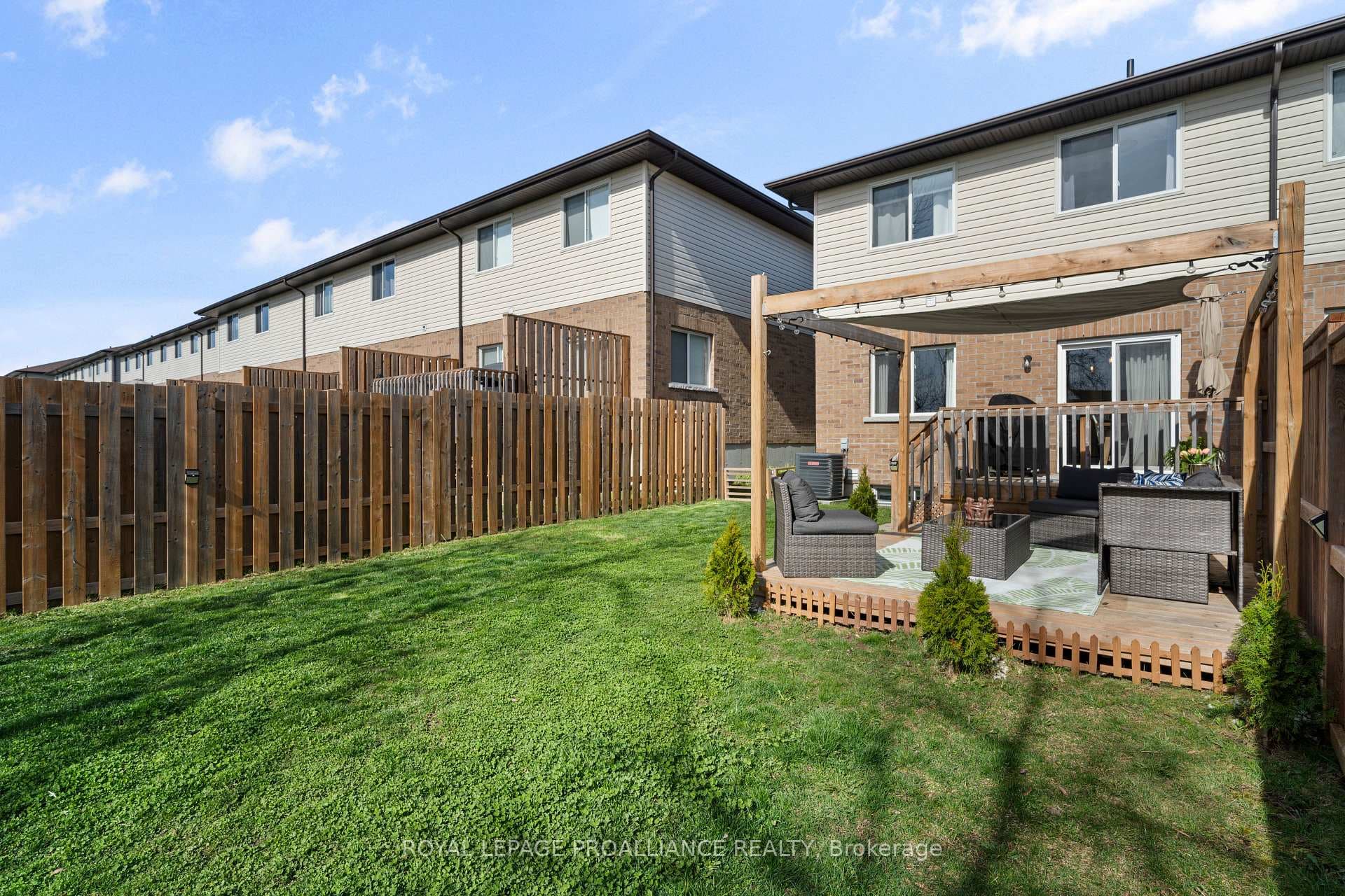 49 LEDGEROCK Court photo 28