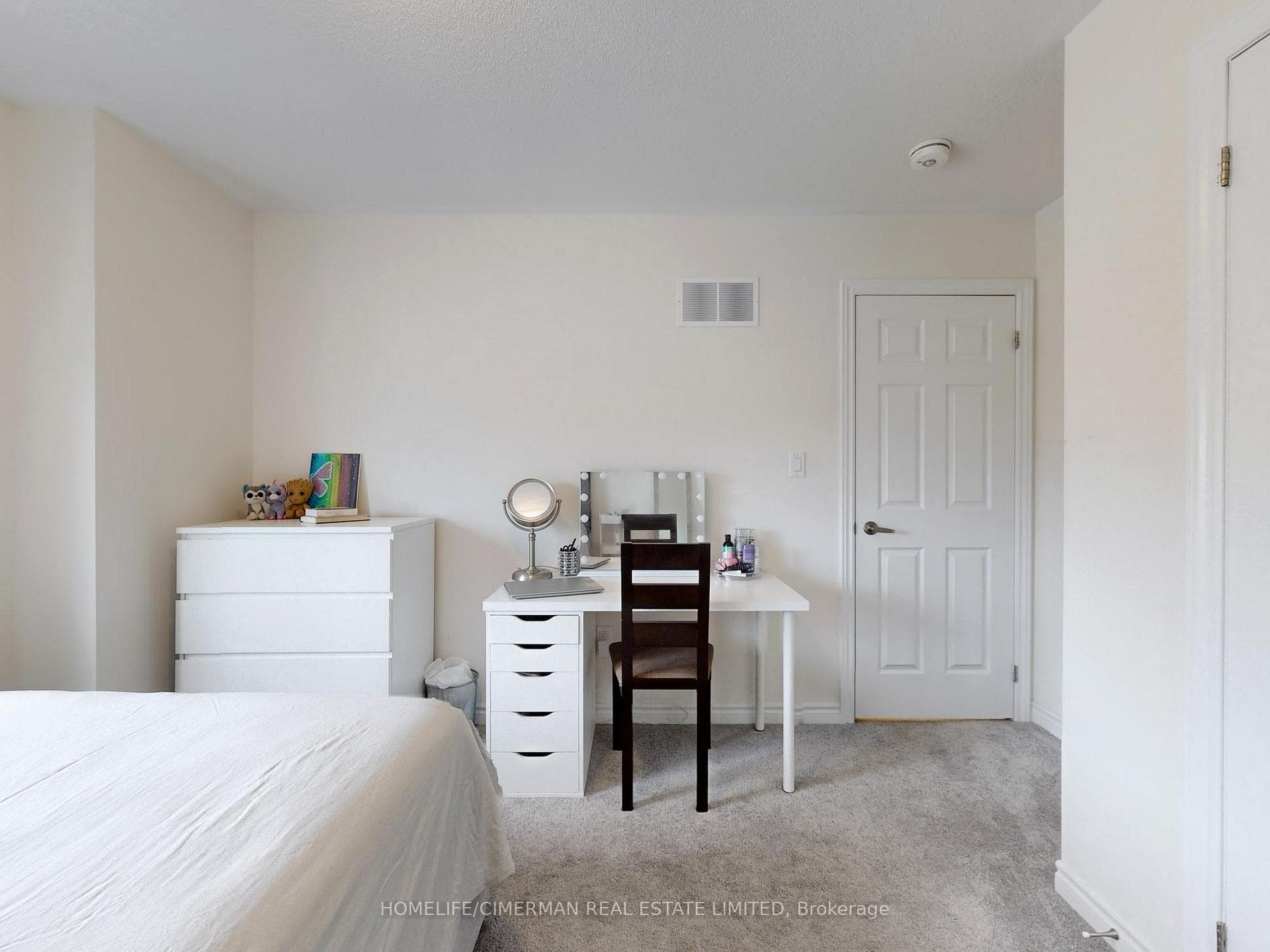 16 Morningstar Avenue photo 4