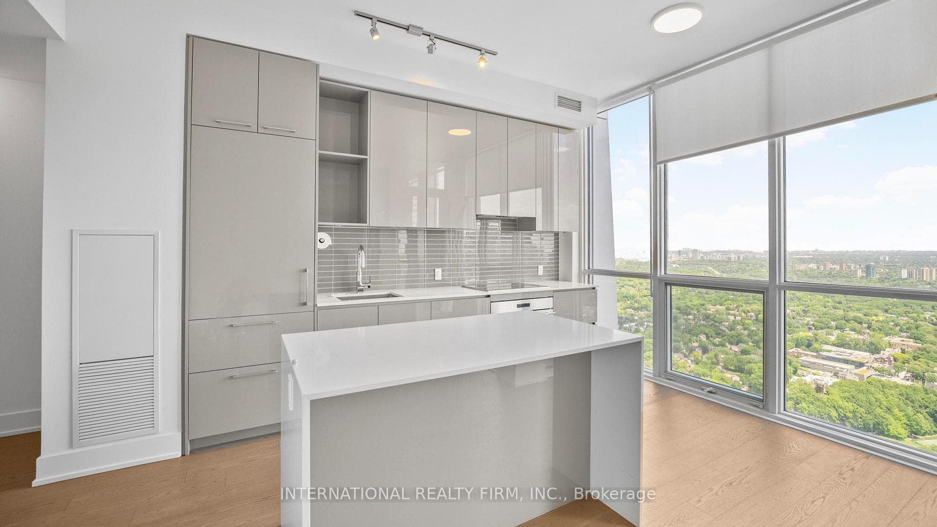 1 Yorkville Avenue Unit 5409 photo 11
