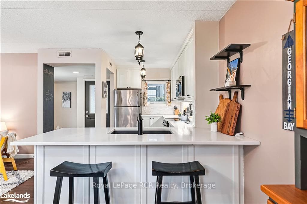 390 MARINERS Way photo 9